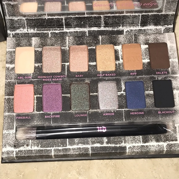 Urban Decay Nocturnal Shadow Box - Picture 2 of 5